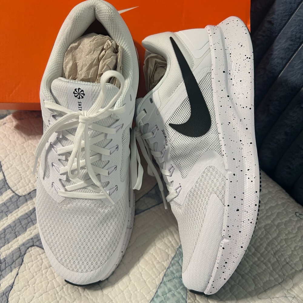 NEW Nike Run Swift Shoes 8.5